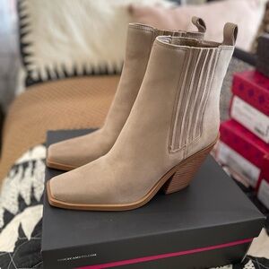 VINCE CAMUTO ACKELLA ANKLE BOOTS